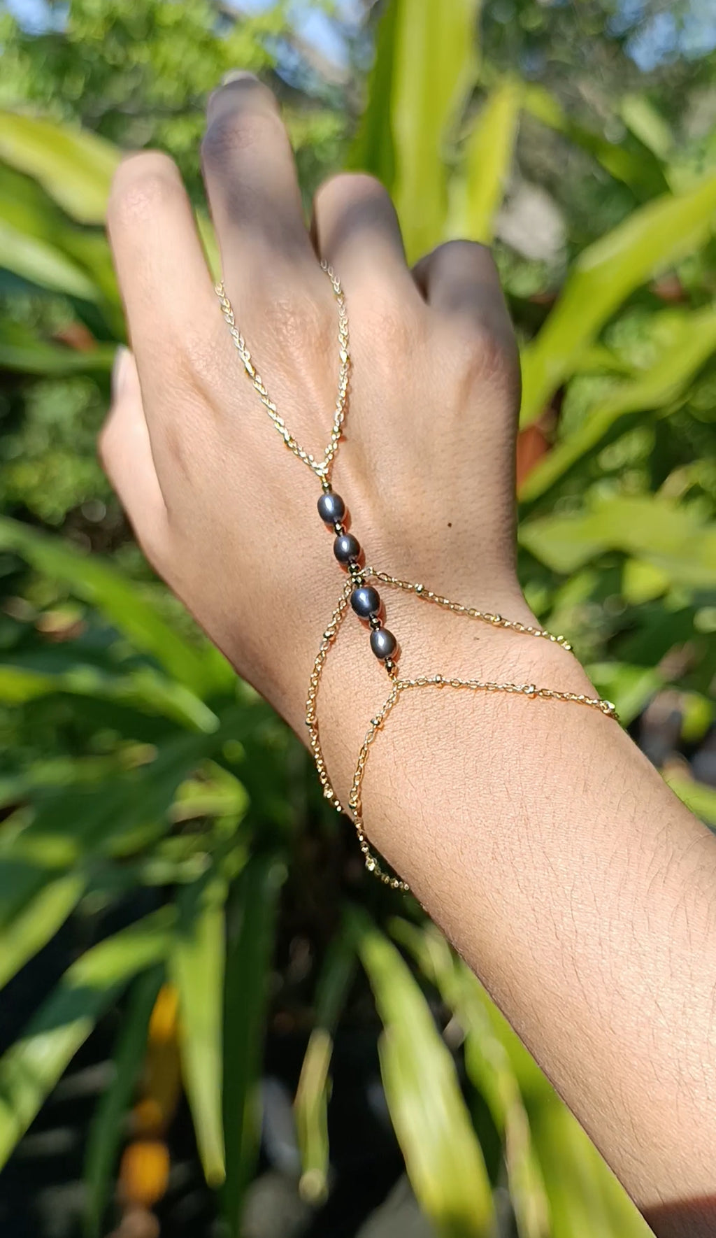 Hand chain Yin